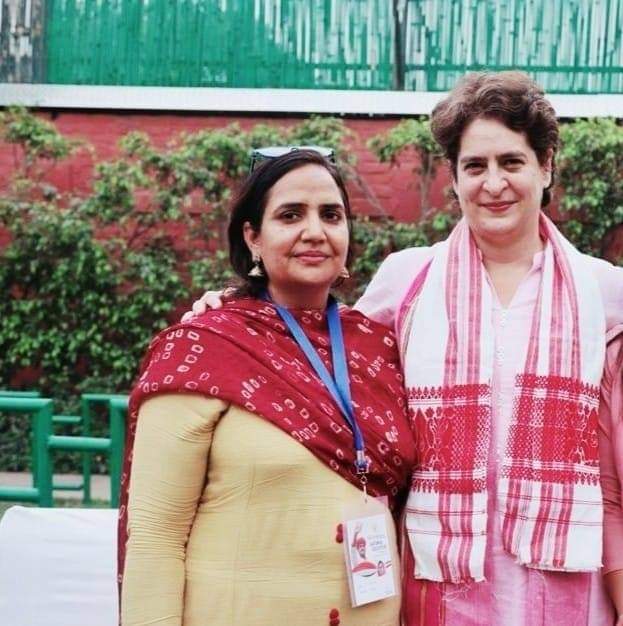IYC_Avinash's tweet photo. प्रेरकः सूचकश्वैव वाचको दर्शकस्तथा।
शिक्षको बोधकश्वैव षडेते गुरवः स्मृताः॥

भावार्थ :  जो प्रेरणा दे, पाठ करे, मार्गदर्शन करे, शिक्षा दे, और बोध कराए, ये छः गुरु माने गये हैं।#गुरु_पूर्णिमा की हार्दिक शुभकामनाएं
@advtongar 🙏🏻 https://t.co/G3X9DaTl6t