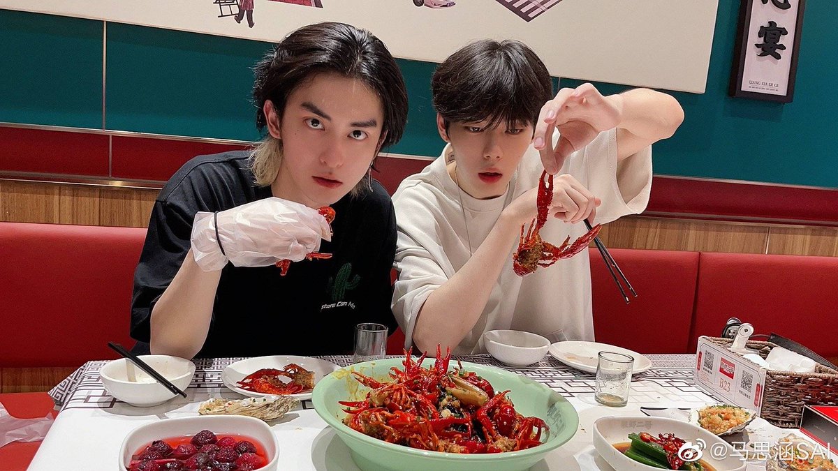 sihanzone's tweet photo. ➳ Ma Sihan weibo update with #YangTao ♡

      [ #马思涵 #MaSihan ] 
        [ #HIGH5 #BC221 ] https://t.co/ts3AFZiqeR
