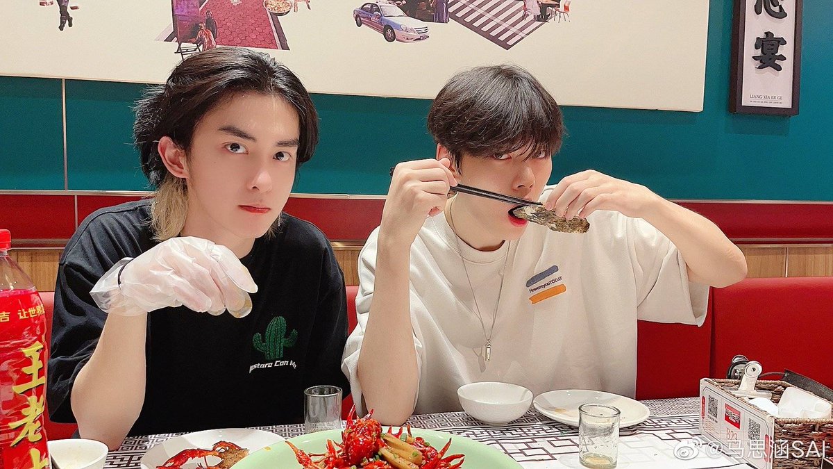 sihanzone's tweet photo. ➳ Ma Sihan weibo update with #YangTao ♡

      [ #马思涵 #MaSihan ] 
        [ #HIGH5 #BC221 ] https://t.co/ts3AFZiqeR