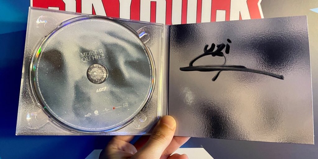 mehdiradio's tweet image. 🎁#concours 

RT/FOLLOW et tweet avec le #skyrockdedicace pour gagner le 💿 dédicacé de @OfficielUzi 

🍀TAS 16h 

1 gagnant(e) 🔥
bonne chance à tous 💪🏼