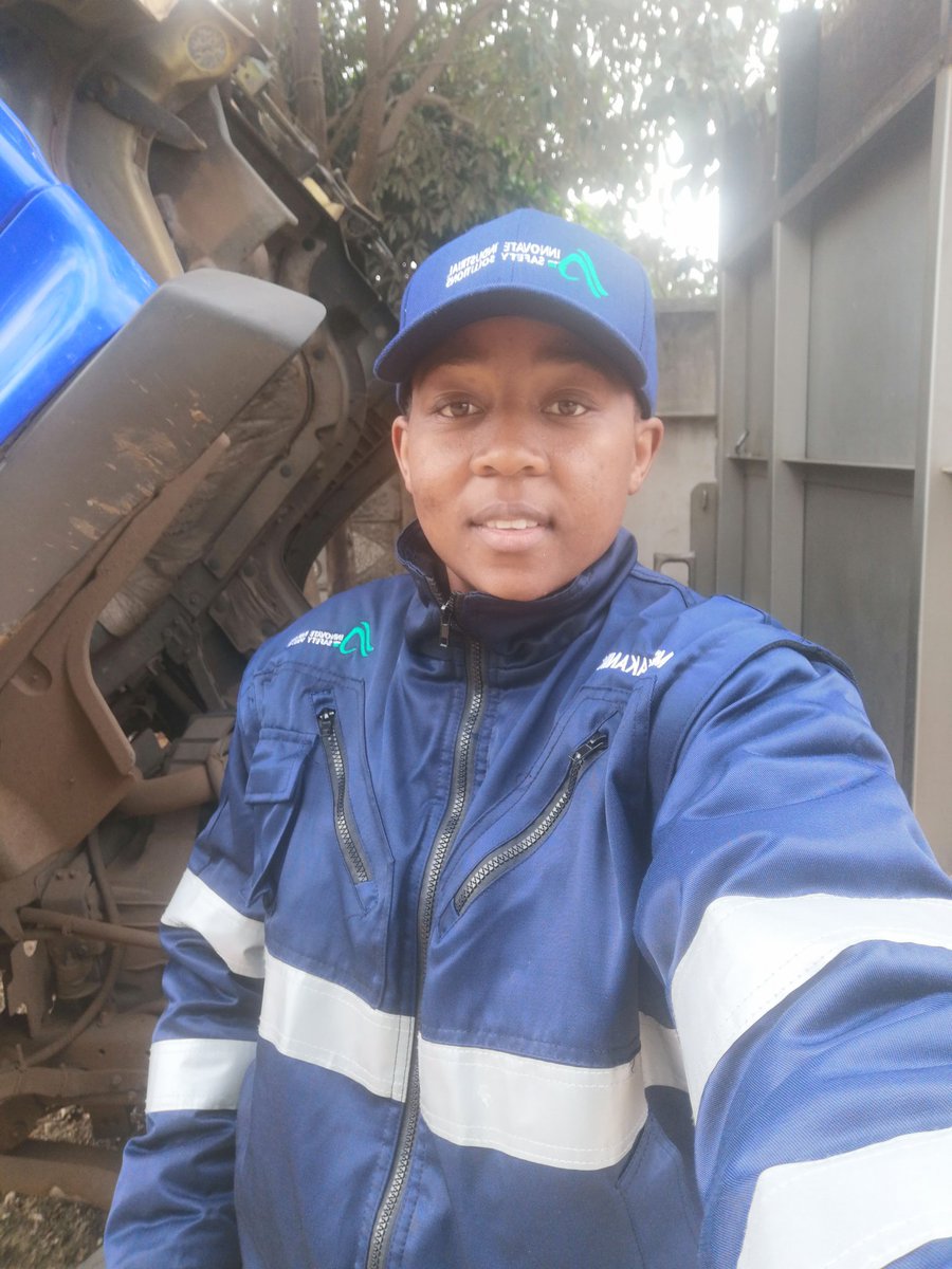 MemoMakanika's tweet photo. Nhasi chando ndachigadzirira size 😋 l am wearing Pioneer winter bunny jacket from @InnovateSafety
Mhanyai kundotora ma jacket akachipa.
To order contact +263788800748 or +263788800765
Please Retweet 🙏 https://t.co/D5bUNv86dC
