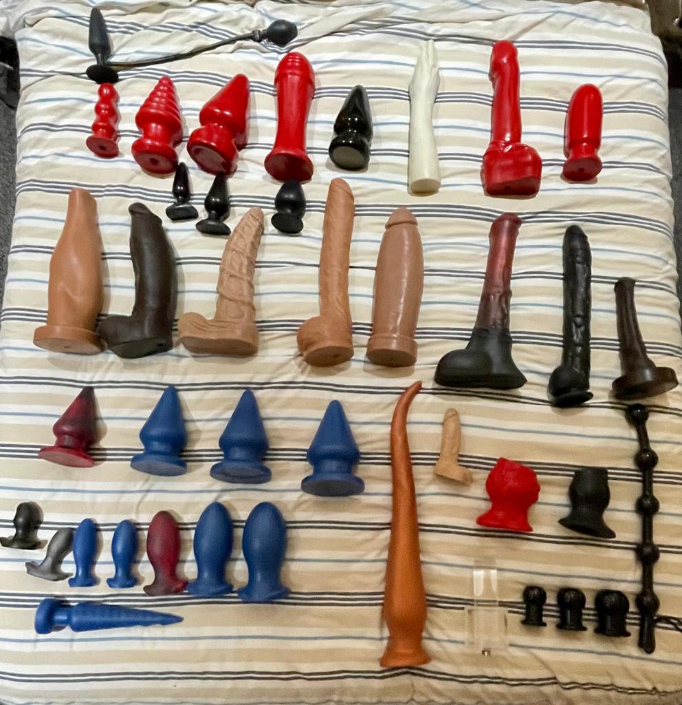rsaff95's tweet photo. Kinda surprised how big the collection has become #ff #dildo #buttplug https://t.co/TWdG8l6xYE