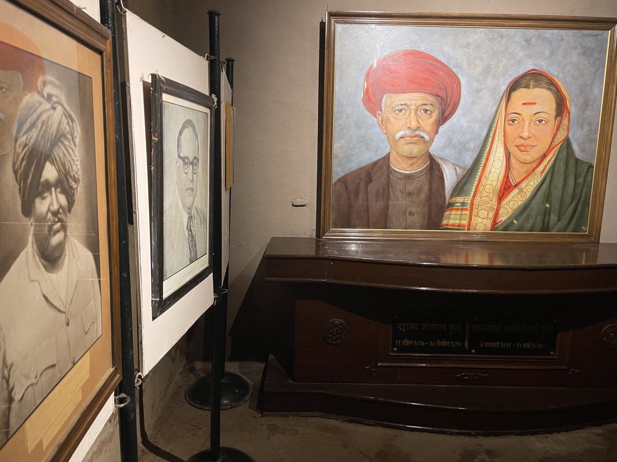 shivanigitte3's tweet photo. आम्हा सर्व लेकरांना स्���ातंत्र्य, समता व बंध��ता  ह्या मुल्यांना आपल्यात आंगिकारण्याची शिकवण देणारी. आम्हाला संघर्षाचा मार्ग दाखवून त्यावर चालताना करूणेचही महत्त्व पटवून देणाऱ्या ह्या महात्म्यांना विनम्र अभिवादन ❤️#शिवशाहूफुलेआंबेडकर✊🏻❣
#GuruPurnima https://t.co/nXp9LwPMrH