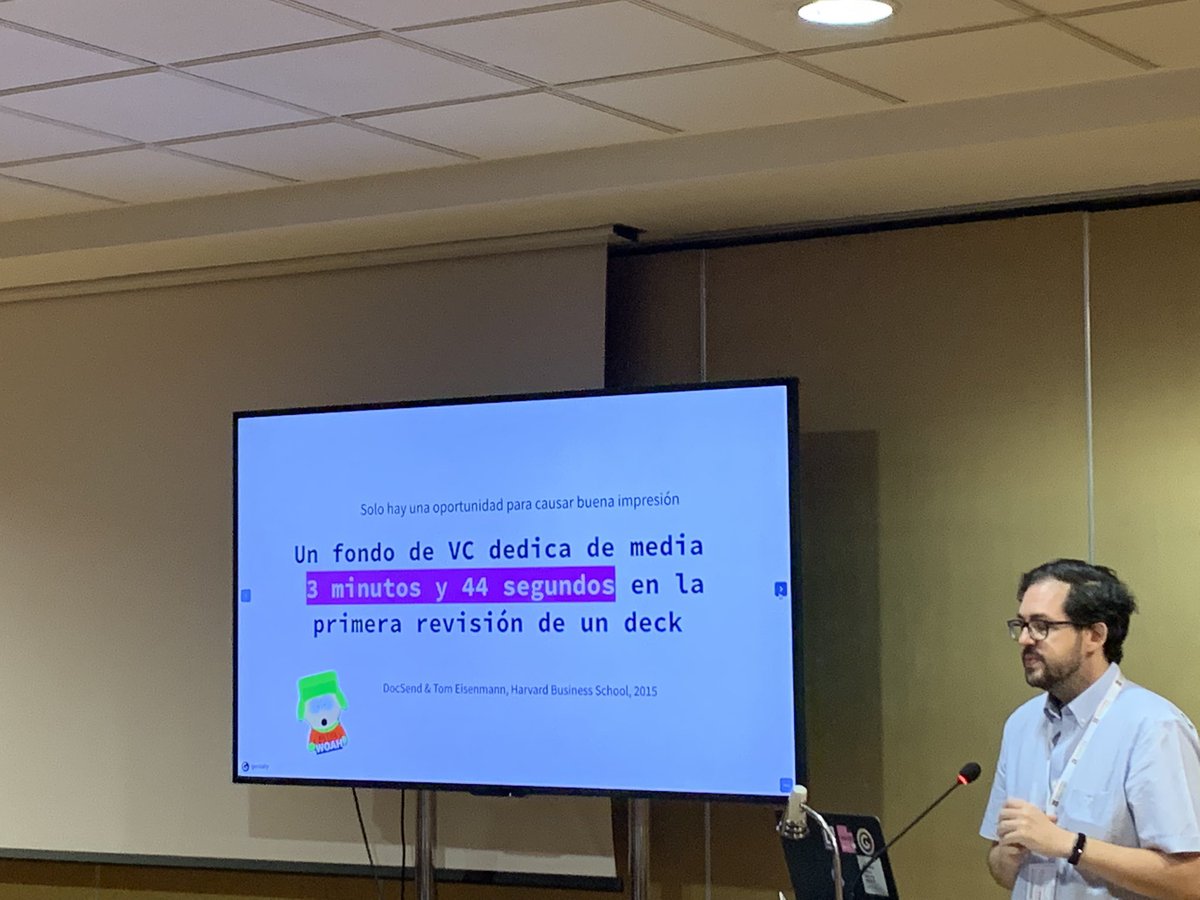 Claudiosh's tweet photo. Con el crack @jjv Juan Jesús en el @AlhambraVenture con el taller Investor Deck 101 
@genially_es 
#genially #Alhambraventure22 https://t.co/7H1nkmEj1M
