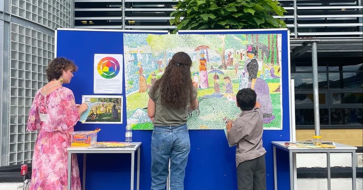 Artsmarkaward's tweet photo. From a giant knitting activity to performing 3 sold-out evening performances, check out how @GodalmingColl created interactive art installations to celebrate #DaytoCreate in our latest #Artsmark20 gallery 🧶🎭

Get inspired 👉 https://t.co/3S7xQfaVuY https://t.co/rEY992v8Hs