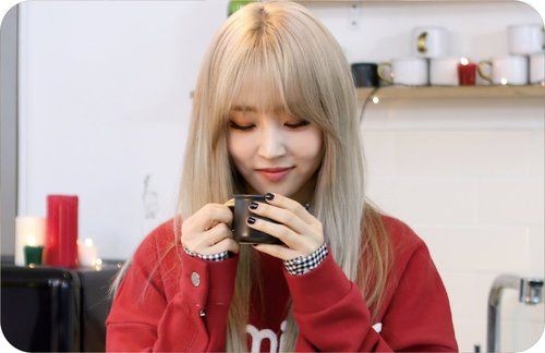 byulyigf_'s tweet photo. tiny mug for a tiny byul ☕❤️

#문별 #MoonByul #마마무 #MAMAMOO https://t.co/LTtFG8nNXN