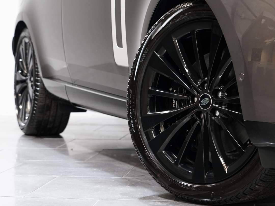 JaMtoka's tweet photo. • 2022 Range Rover First Edition — P530
• 4400cc Bi-Turbopetrol V8
• 530bhp/750Nm
• 4WD, 10 Airbags, TR
• Air Suspension
• Meridian Signature Sound, 23" Alloys
• Fuel Tank: 90L
• Mileage: 1,600km
• Source: UK
• KSh28 Million — CIF Mombasa
• sales.beyondtarmac@gmail.com https://t.co/L5mnJd5yw2