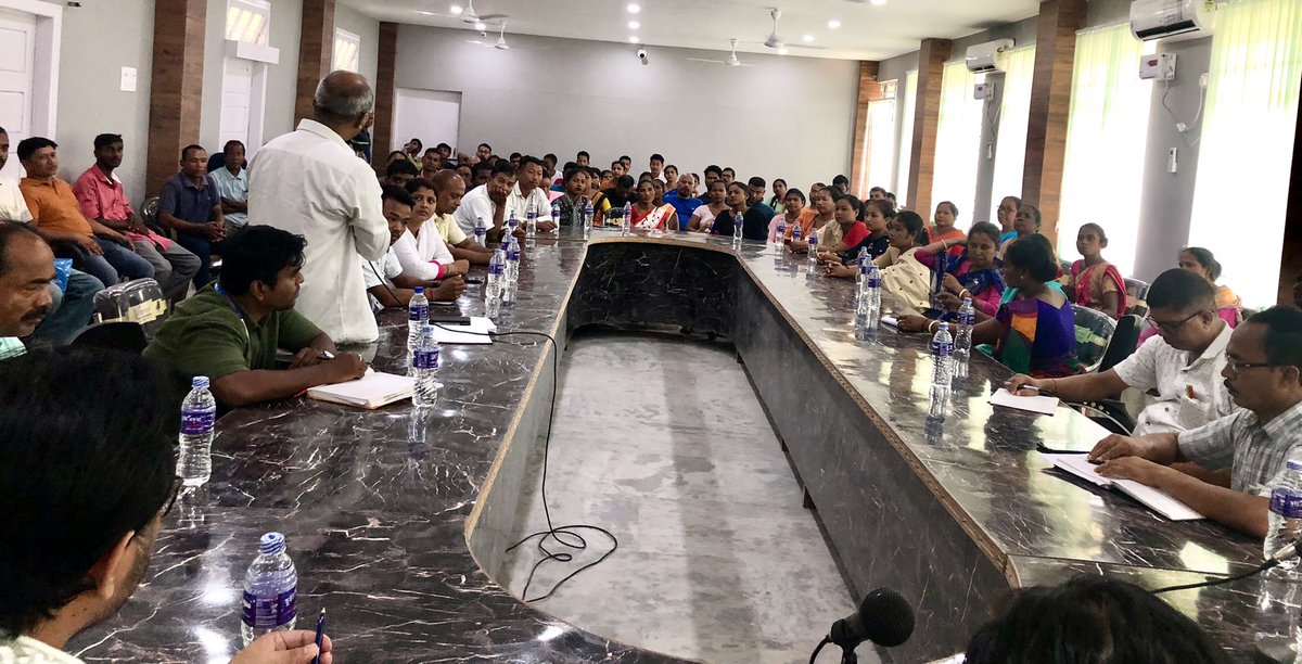 SDO_CGossaigaon's tweet photo. ADC i/C Gsn Smt @MasandaPertin chaired a meeting to discuss the problems faced by farmers in mushroom production.Exec Mags @mridul_boro &amp; @PriyankarP_Deka, SDAO Shri Saikia,Scientist Dr Bhagawati, branch managers of various bank branches were present in the meeting. @dckokrajhar https://t.co/jFCtloieWI