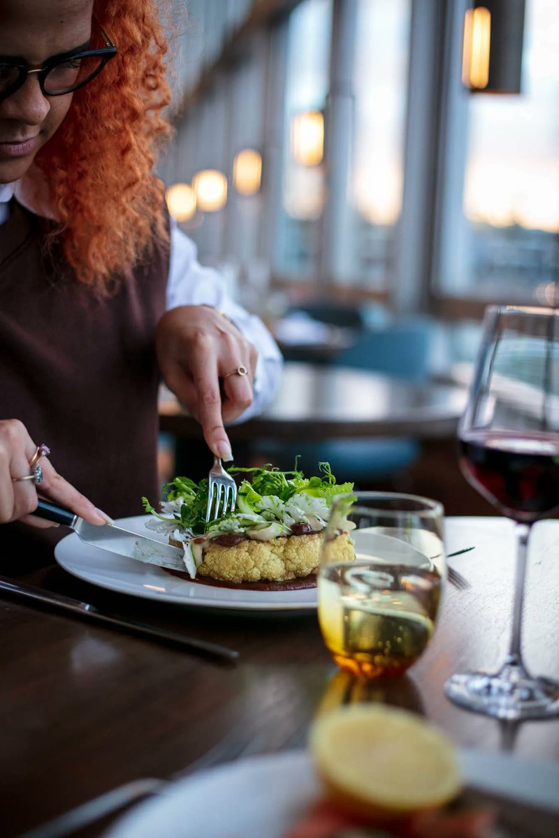 Dinner bathed in sunlight 🌞

Make the most of the weather with bright and seasonal dishes alongside panoramic views of the sunny city and River Thames 🏙️