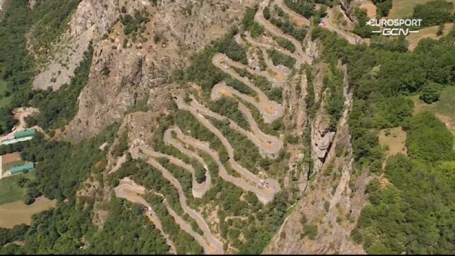 reallyspoketome's tweet photo. Let me know when your sport has stadiums like this. 😍 #TDF2022 https://t.co/ZtM8RRvnzW