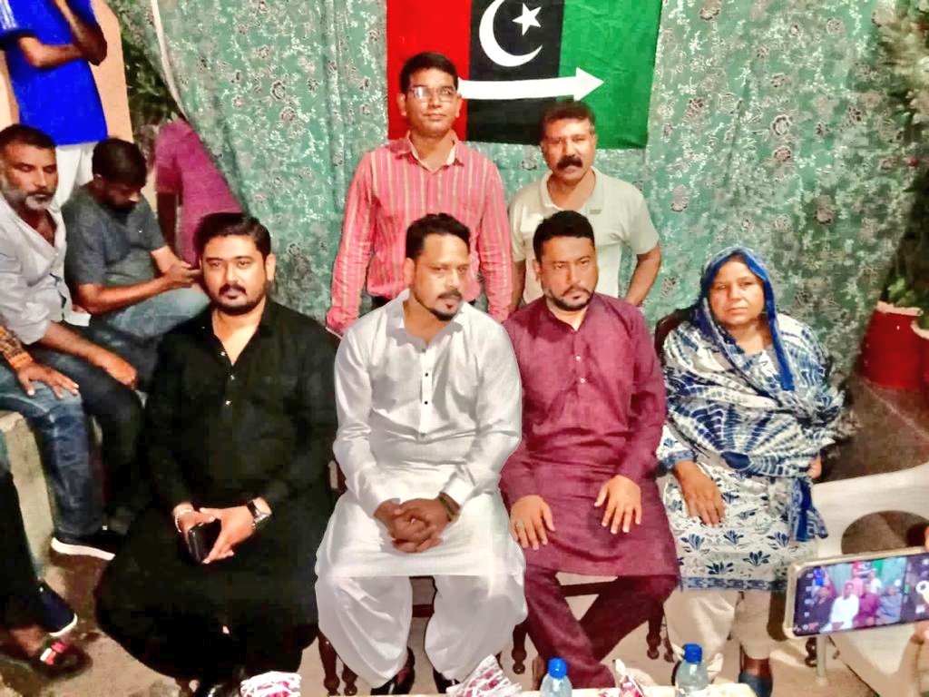 NaveedbossPPP's tweet photo. سابق ایم این اے اور جنرل سیکرٹری پیپلز بزنس فورم سندھ علی راشد کا عوامی نظریہ سننے کے بعد ناصر کالونی کی مسیحی برادری کے لوگوں کی بڑی تعداد نے پیپلز پارٹی کے نامزد چیئرمین عرفان خان, وائس چیئرمین شیراز حسین اور رہنما نوید الرحمان سے ملاقات کر کے #PPP میں شمولیت اختیار کر لی. https://t.co/uH0LvkkHHa