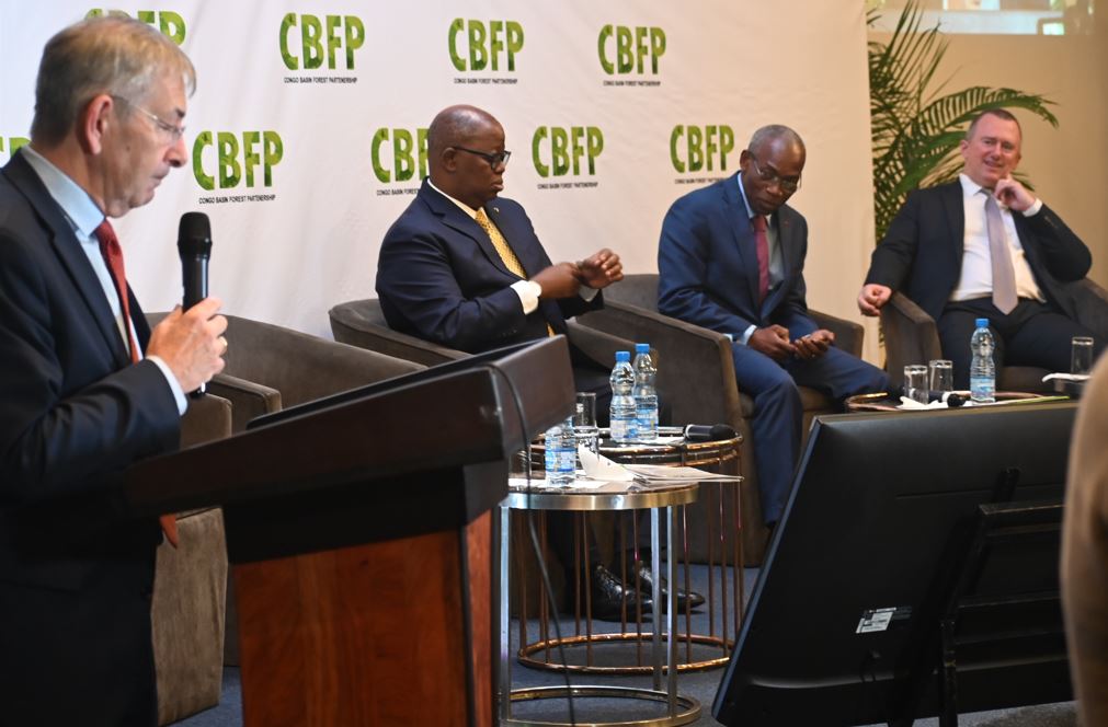 cbfp_pfbc's tweet photo. 19e réunions des parties du Partenariat pour les Forêts du Bassin du Congo (#RDP19) : stop et fin. Les travaux se sont achevés ce 09 juillet 2022 a Libreville au Gabon...@cbfp_pfbc https://t.co/ukHmkeWmHD https://t.co/SW0HBsv80E