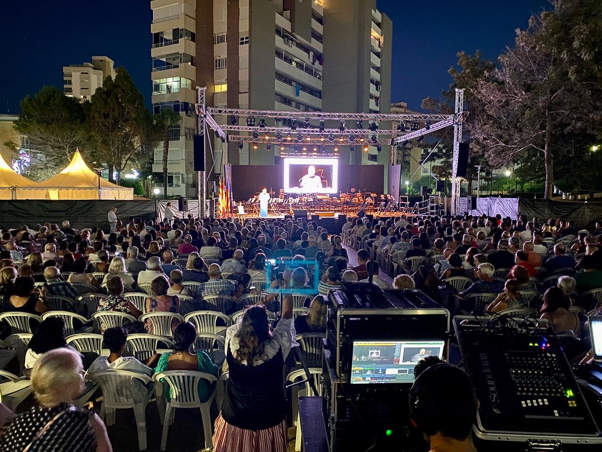 ElCampelloAyto's tweet photo. ⚓️ 🌊 Un multitudinario pregón cargado de emotividad y recuerdos marca el inicio de las fiestas de la #VirgendelCarmen22 de #ElCampello
@JuanjoBerenguer @CNCAMPELLO Lee AQUÍ completa la noticia 👉🏻 https://t.co/haTGD6c0Sv https://t.co/NJWGafwRiX