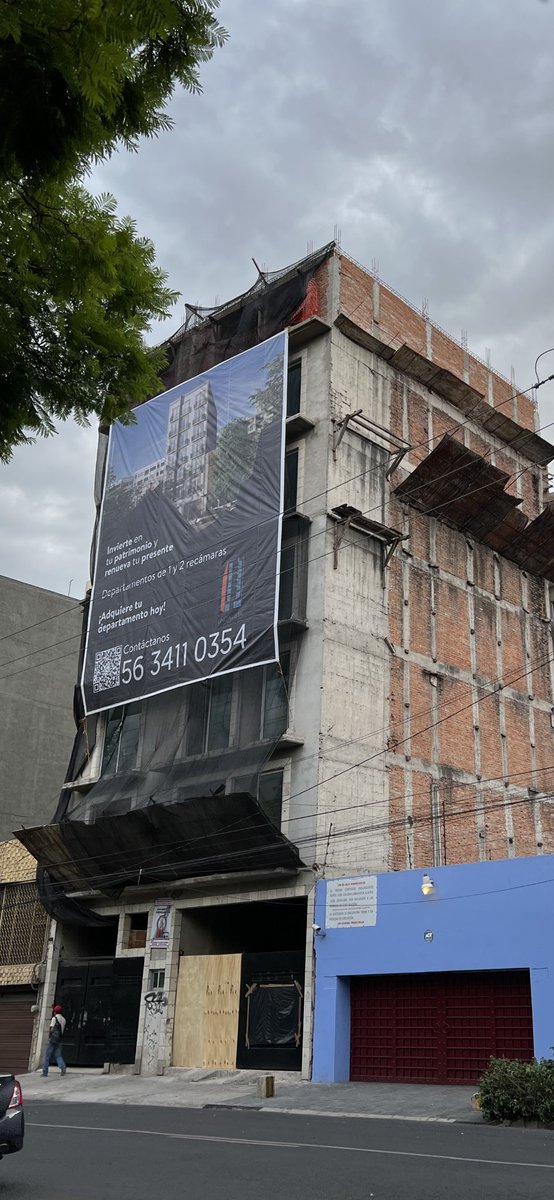PachitoEche666's tweet photo. @Claudiashein @ssc @OHarfuch Insurgentes Nte. GAM no ve edificio con mil irregularidades, tiene sentencia para demolición, clausurado y en plena construcción del piso 7 @fchiguil https://t.co/bpHKbagXjL