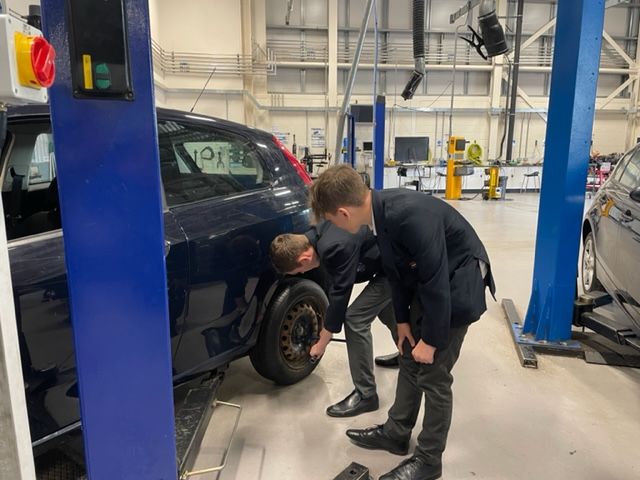 GarstangAcademy's tweet photo. Our year 10 @GarstangAcademy students enjoyed a day at @PrestonCollege trying out some of the subjects they are considering taking when they leave school. https://t.co/KgGOaKEHXz