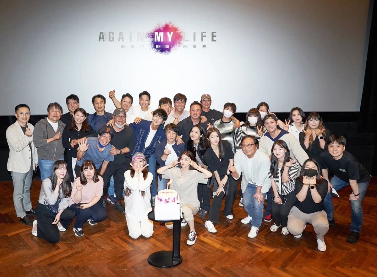 PortalJoonGiBR's tweet photo. 📸| 13.07.22 - Atualização do IG do executivo da Samhwa Networks

"Isso é aleatório, mas uma foto de grupo na festa de exibição do o último episódio de #AgainMa
 Agradecimentos ao fotógrafo ❤️ Todo mundo está tão lindo... menos eu"

🔗https://t.co/xIkwl3ULRp

#LeeJoonGi #이준기 https://t.co/JqEs9BZotD