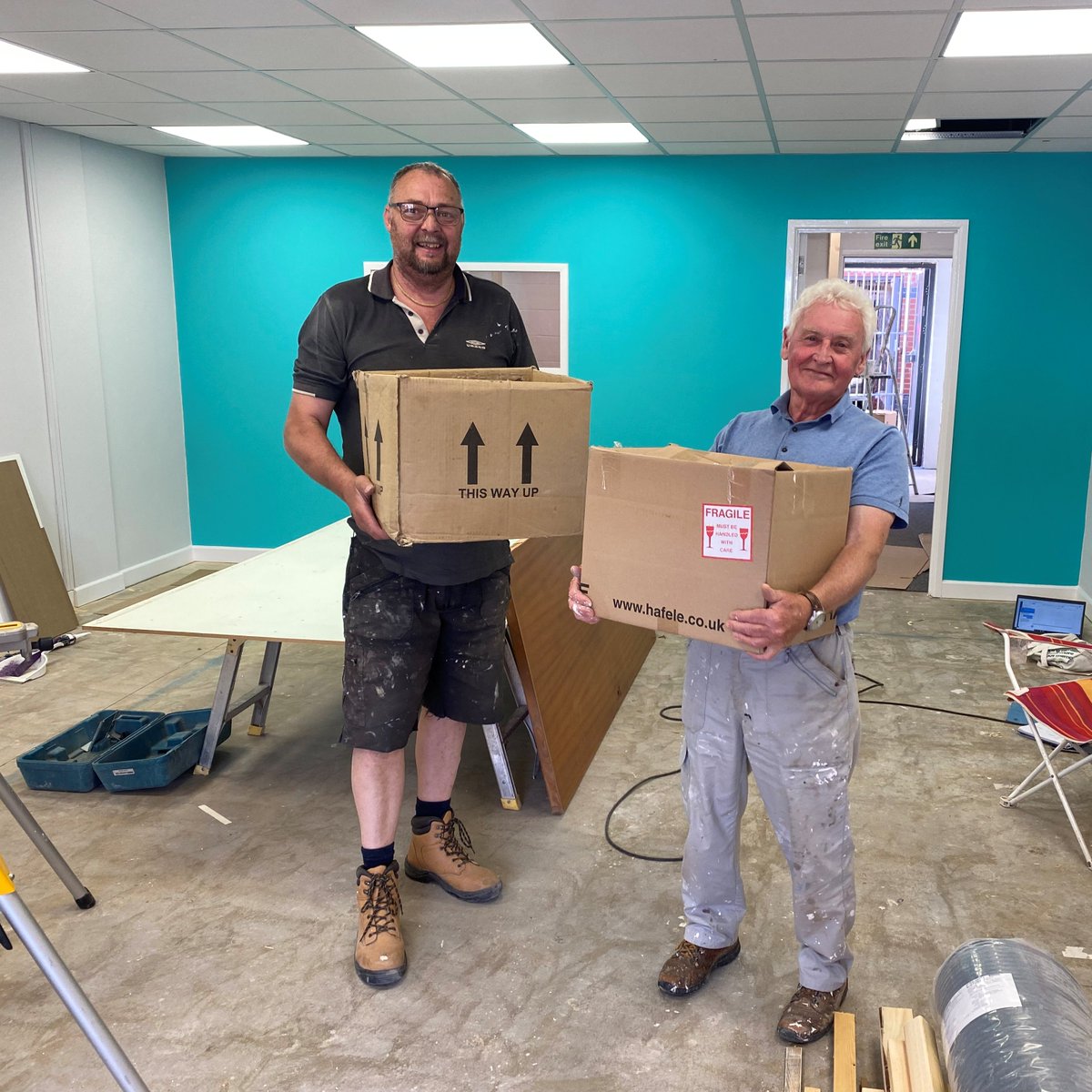 severnhospice's tweet image. We're adding the final touches to our 30th shop which opens in two weeks on Thursday 28 July! We're still looking for people to help sort stock, work on the shop floor and till and help our customers once we are open. Can you help? 

severnhospice.org.uk/join-us/volunt…

#Telford #volunteer