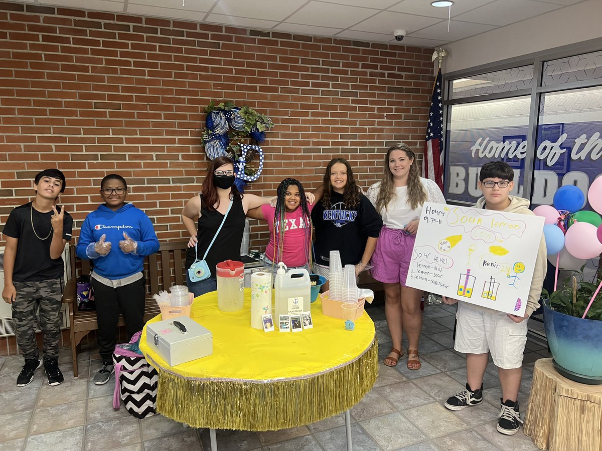 jd_smith7's tweet photo. Awesome lemonade from awesome students this morning at the Bulldog Leadership Academy @BateMiddle! https://t.co/uCPnE3wy2v