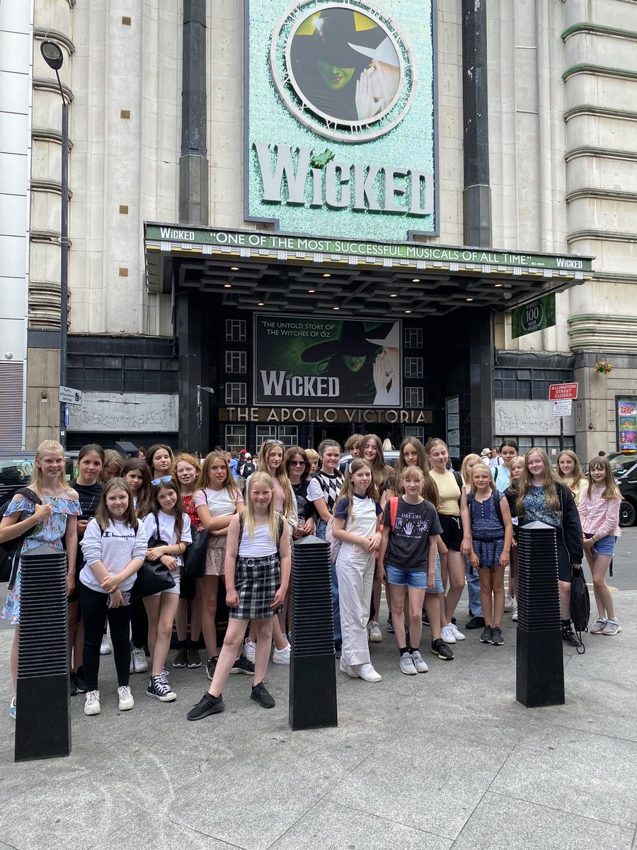 UckColl_Dance's tweet photo. Enrichment Week Day 3: We have had such a lovely day with some of our Year 7, 8 and 9 students today seeing Wicked in London. Students are feeling inspired! 😍 @UckfieldCollege https://t.co/WbTUjPdcZc