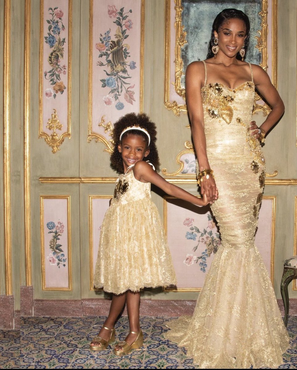 BWonCode's tweet photo. Ciara (and Sienna Wilson) at the Dolce &amp; Gabbana show in Italy https://t.co/XbOKpy6VcW