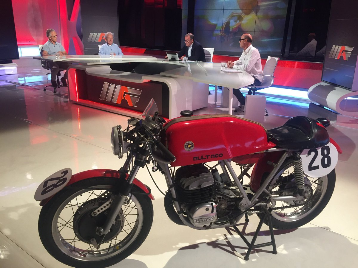 AlexMedinaHerre's tweet photo. Grabando un especial sobre las 24 Horas de Montjuic para el próximo Motor a Fons de Esports 3 que se emitirá el próximo Domingo 17 sobre las 20 h. Invitados ilustres con imágenes inéditas de la magia del Parque. @esport3 @solomoto_es @museumoto https://t.co/MF3jC3YpmY