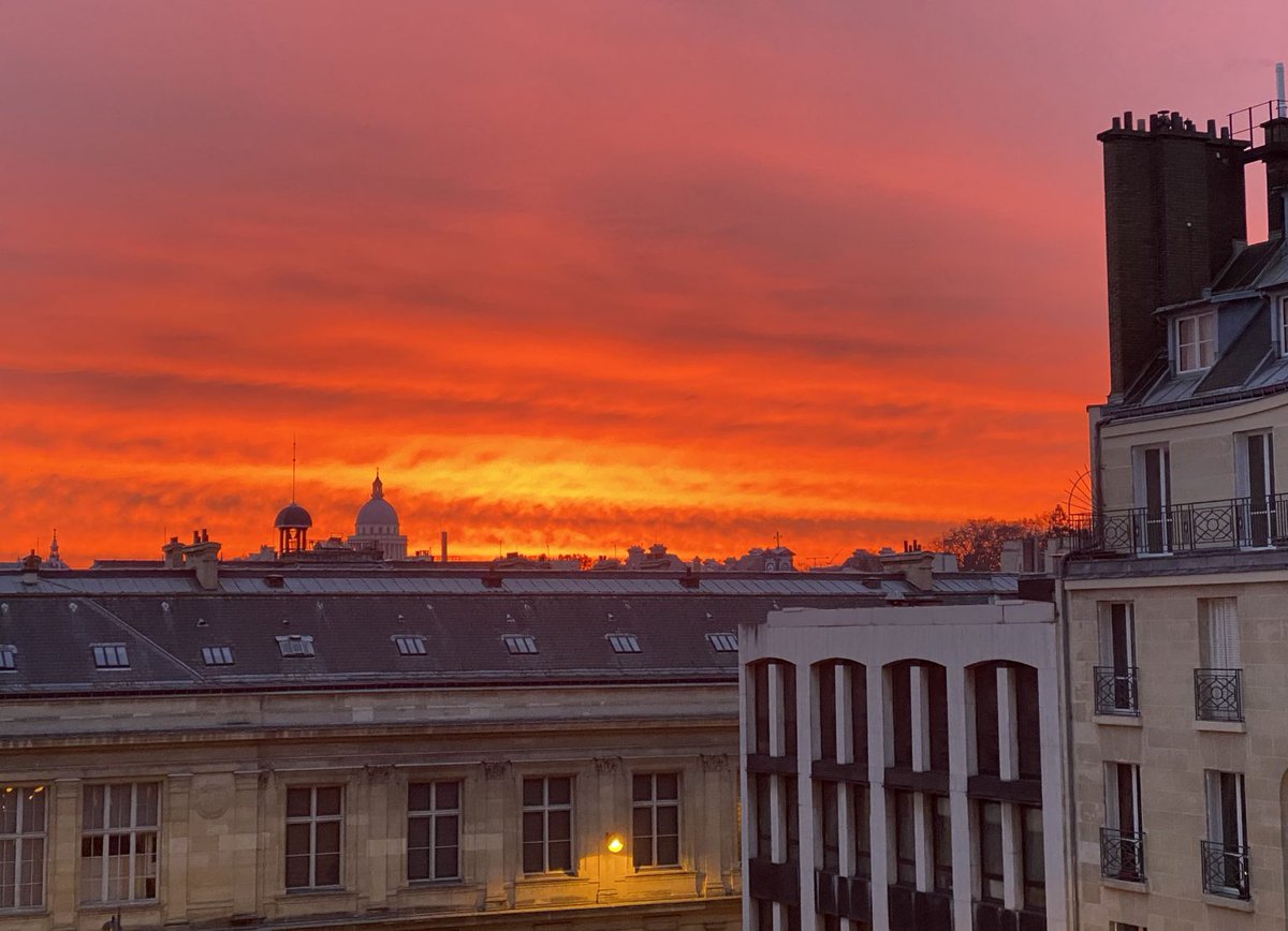 Now that people have Paris in their travel plans again, it seems time for a few useful updated travel experience notes and recommendations. frenchwomendontgetfat.com/paris-summer-2… #wellalwayshaveparis