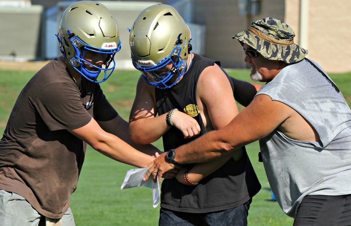 TBSports5's tweet photo. WILSON COUNTY PREP NOTEBOOK -
Coaching changes at @WilsonCentralFB ; @CoachBLoveless9 will mentor QB's at @fcs_commanders & @BDPFootball holds a 7-on-7 tournament July 16.
@MainStreetPreps @bsdedman @GentryC20 @MainNashville
https://t.co/0EnhG8y4Gs https://t.co/5tsWUvbnWV