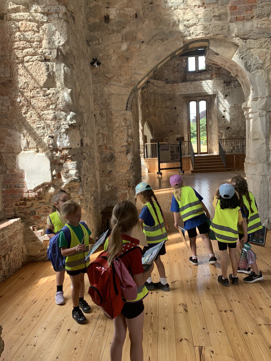 MissHenryMA's tweet photo. Very proud of Reception today! They were absolutely amazing on their school trip to Lulworth Castle 🏰 Our favourite part was seeing real peacocks and finding their feathers around the woodland! 🦚 @ManorsidePoole https://t.co/hD3aQ5dQLh