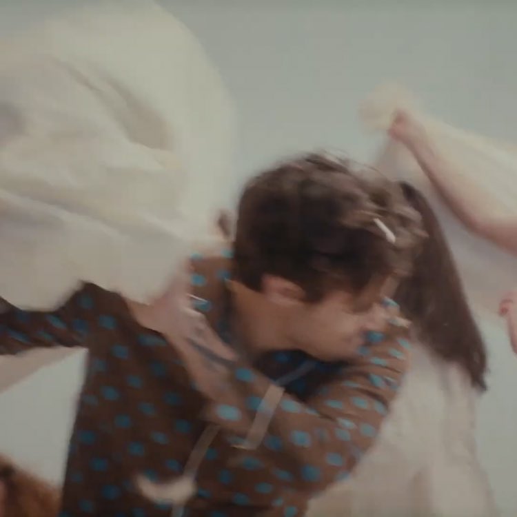 MyFancyHarry's tweet image. pillow fight