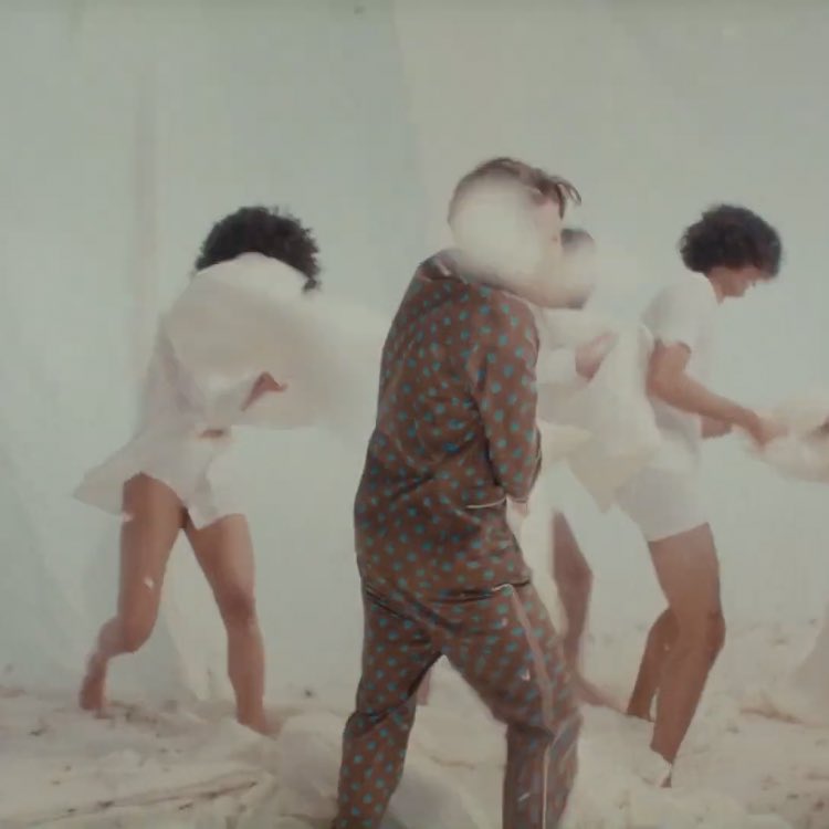 MyFancyHarry's tweet image. pillow fight