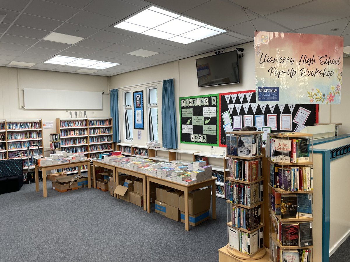 LliswerryLearn1's tweet photo. What a great first day of the #SkillsFestival with our pop-up bookshop! Every learner @LliswerryHigh will recieve a free book of their choice 📚Thanks to @ChepstowBooks Mrs Hockey, Mrs Davies & Mr Herbert for all their hard work #TeamLiteracy https://t.co/sd9Hex0akl
