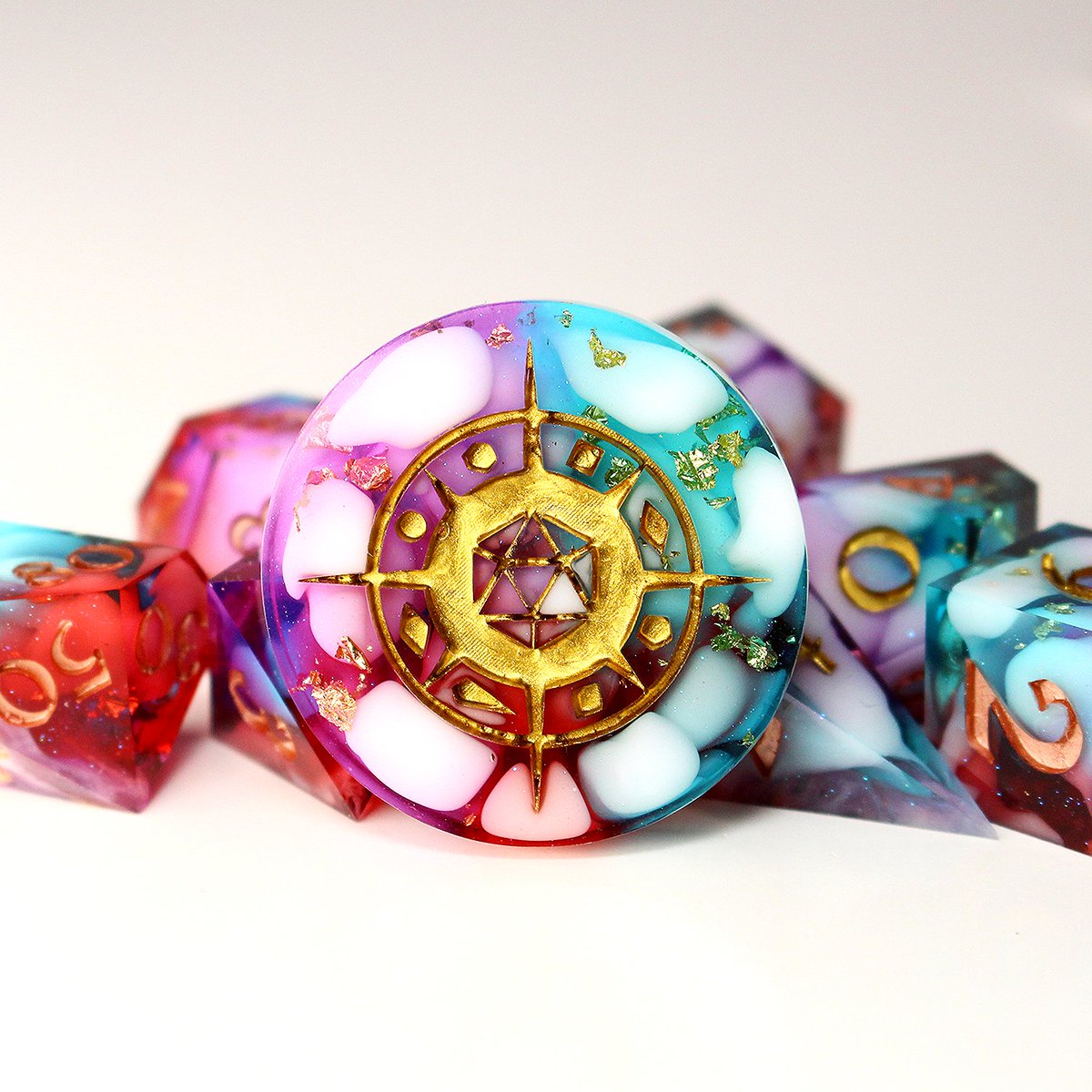 🎲BLOODLINE // 9-piece set

A returning design from my third season with a few tweaks! Red, purple and blue with gold leaf and white clouds. Inked in rose gold with yellow gold high numbers!

#dice #dnd #ttrpg #tabletopgames
