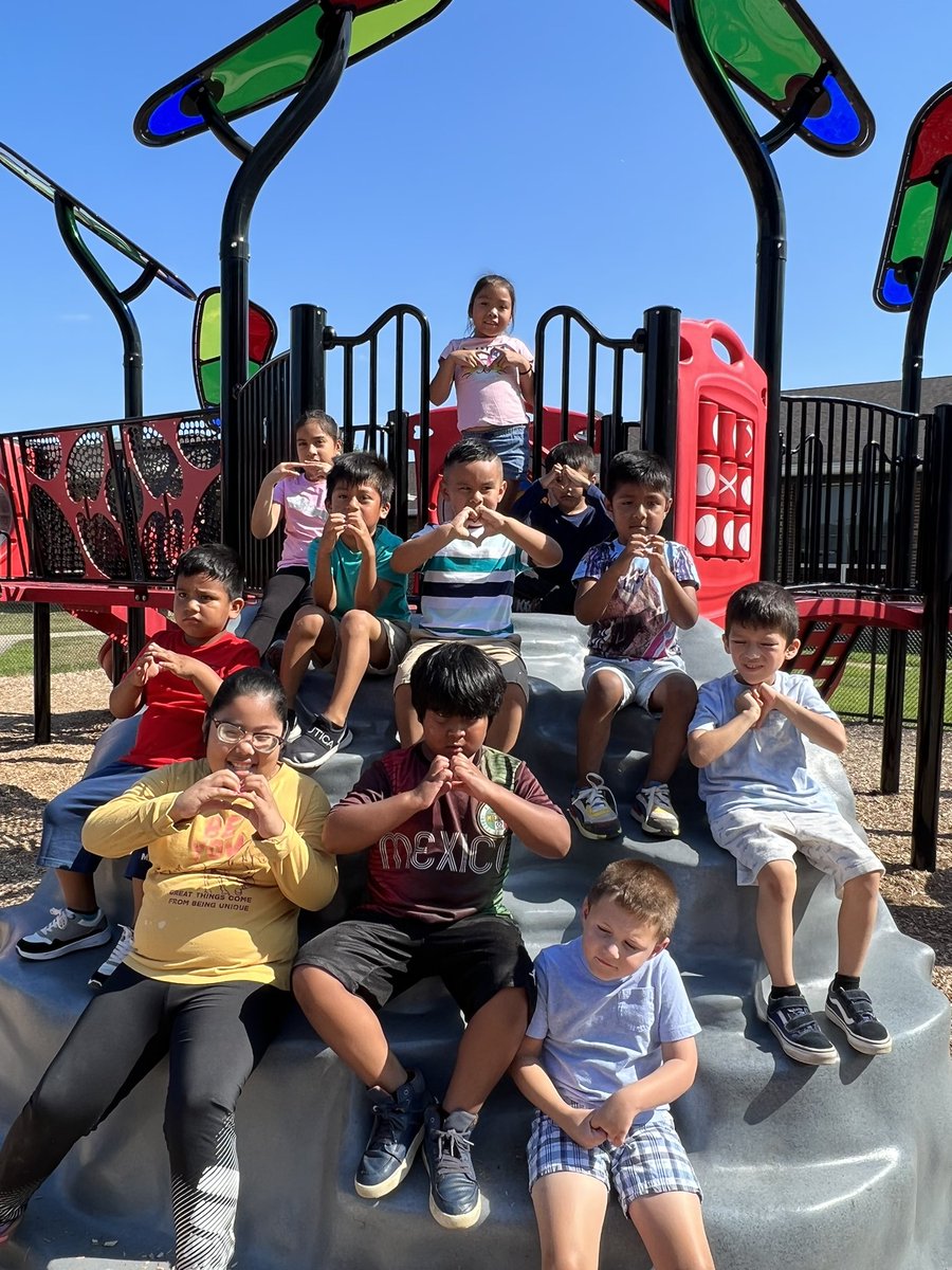 mrs_portelli's tweet photo. Wow- What a wonderful Wednesday full of learning in room 304- from sight words to how-toβs, to number lines to rainbow fish to yoga we covered it all! #RBSummerLearning #RBBisBIA @CherylCuddihy @rbpsEAGLES https://t.co/YYTySANLm0