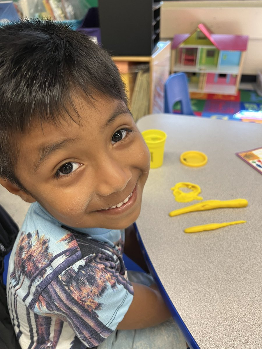 mrs_portelli's tweet photo. Wow- What a wonderful Wednesday full of learning in room 304- from sight words to how-toβs, to number lines to rainbow fish to yoga we covered it all! #RBSummerLearning #RBBisBIA @CherylCuddihy @rbpsEAGLES https://t.co/YYTySANLm0