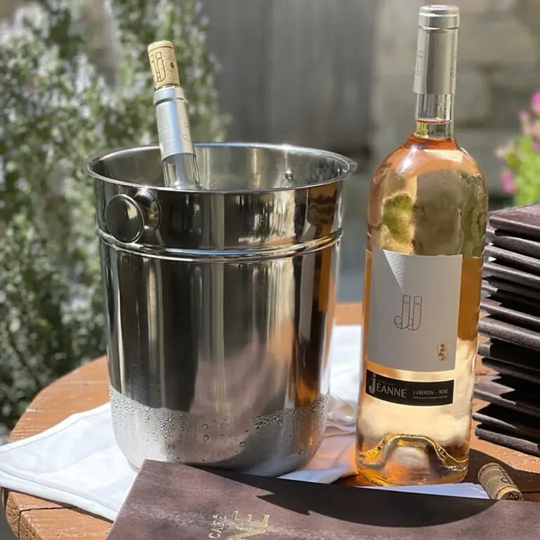 jj_wine's tweet photo. Time for a refreshing glass of Esprit JJ Rosé on this sunny #winewednesday 

Available online! 👉  https://t.co/1eJO6kAMA5 https://t.co/CzM0SPBiZf