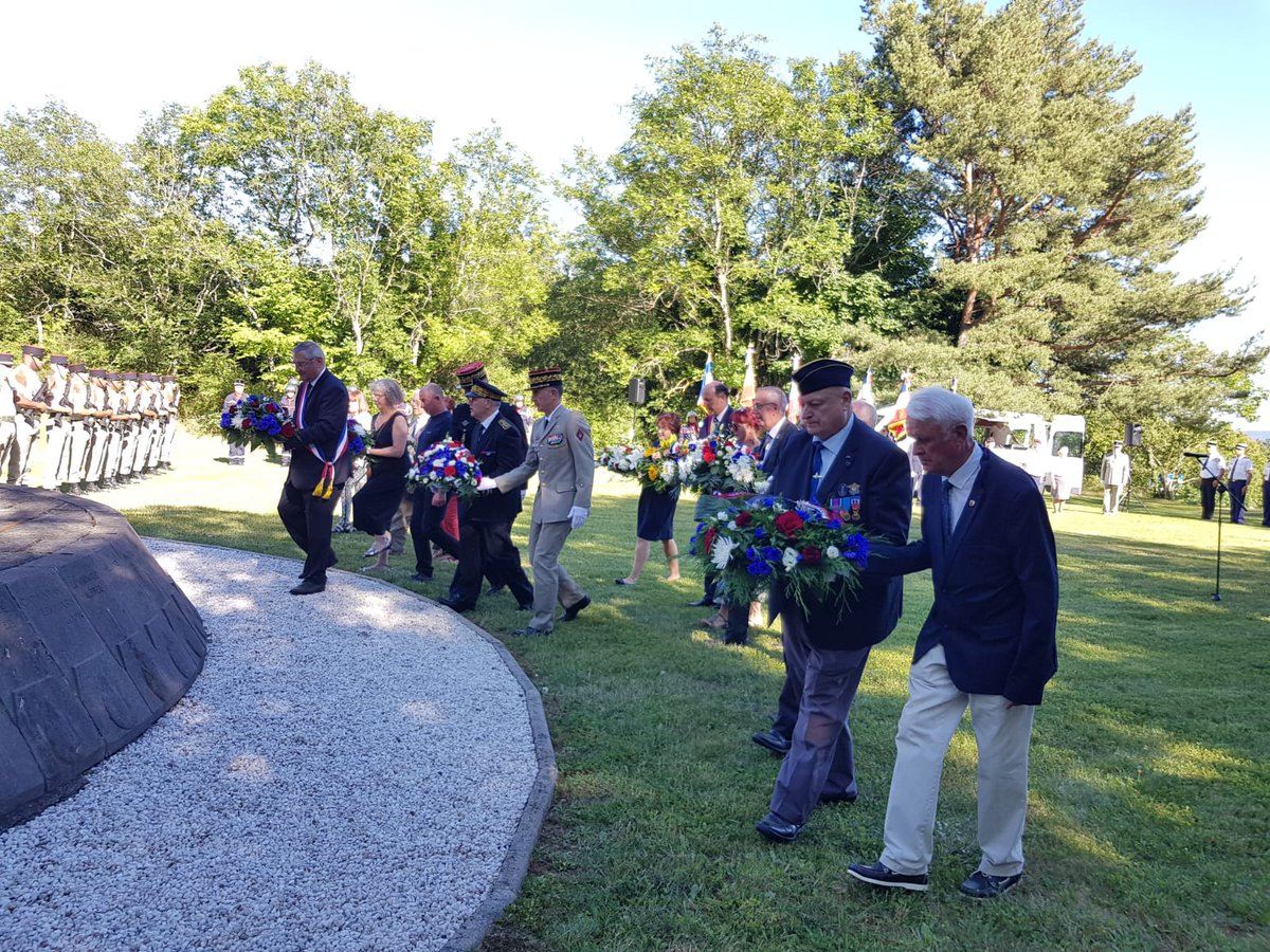 DMD_63's tweet photo. Le général Barbry était présent lors d’une cérémonie de commémoration à Orcines. Chaque année, #Orcines associée à @ClermontFd rend hommage aux 24 martyrs fusillés le 13 juillet 1944 au nom de la Résistance française. #NotreDéfense https://t.co/8MajYwzl8c