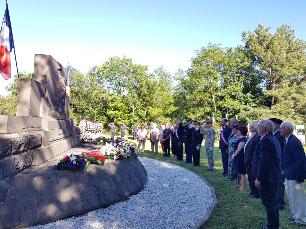 DMD_63's tweet photo. Le général Barbry était présent lors d’une cérémonie de commémoration à Orcines. Chaque année, #Orcines associée à @ClermontFd rend hommage aux 24 martyrs fusillés le 13 juillet 1944 au nom de la Résistance française. #NotreDéfense https://t.co/8MajYwzl8c