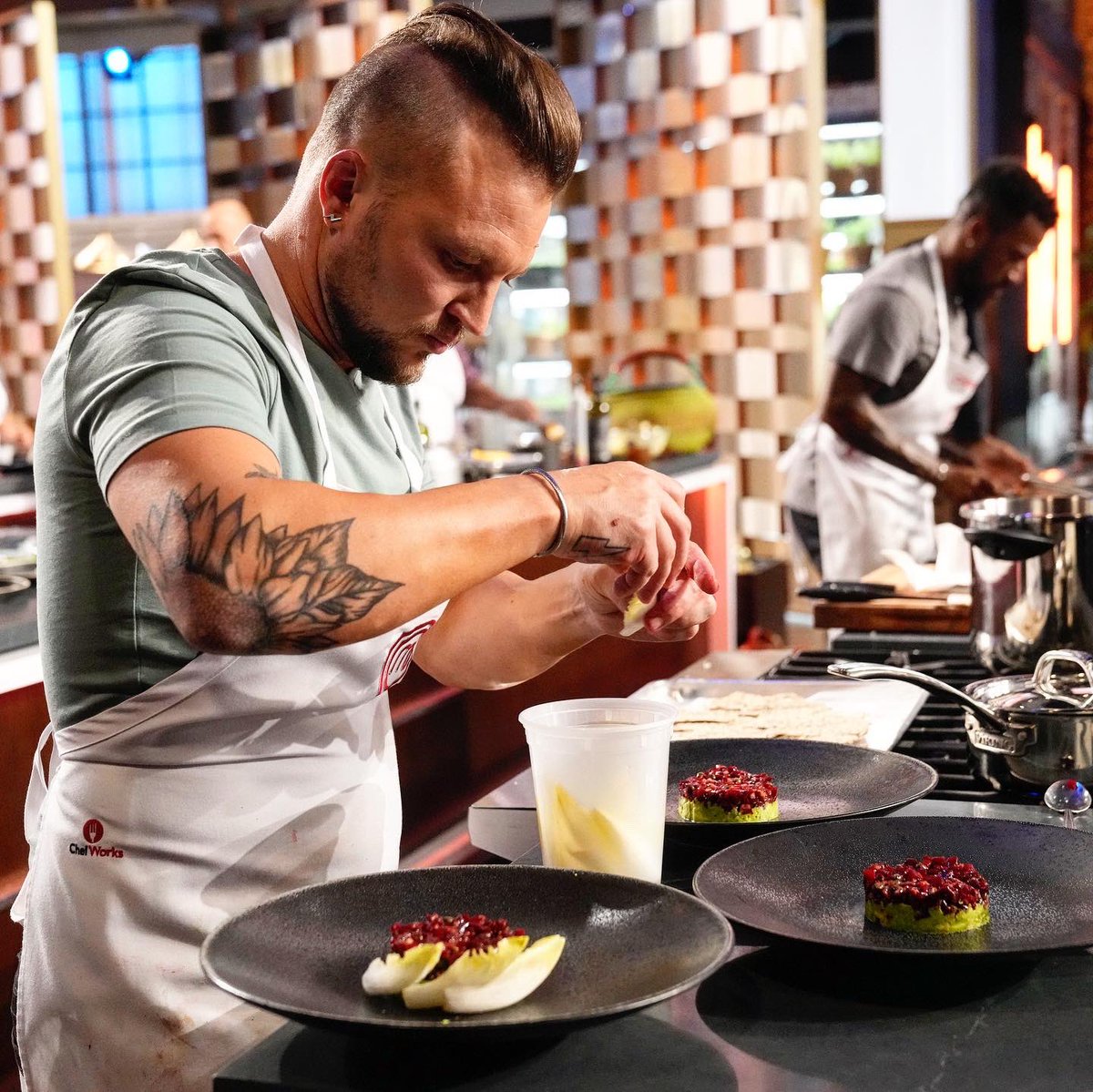 ChefDerrickFox's tweet photo. Going vegan tonight on @MASTERCHEFonFOX … has @GordonRamsay lost his mind? #foxonfox #teamderrick https://t.co/LRlr5Ox6U4