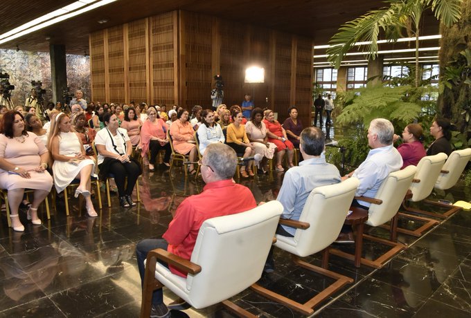 Entre todos los actores de la sociedad se solucionan los problemas en #Cuba. Esta es la verdadera democracia, la que suma fuerzas e inteligencia a perfeccionar lo logrado, identificar experiencias y desafíos como brújula para la toma de decisiones hacia el futuro del país.