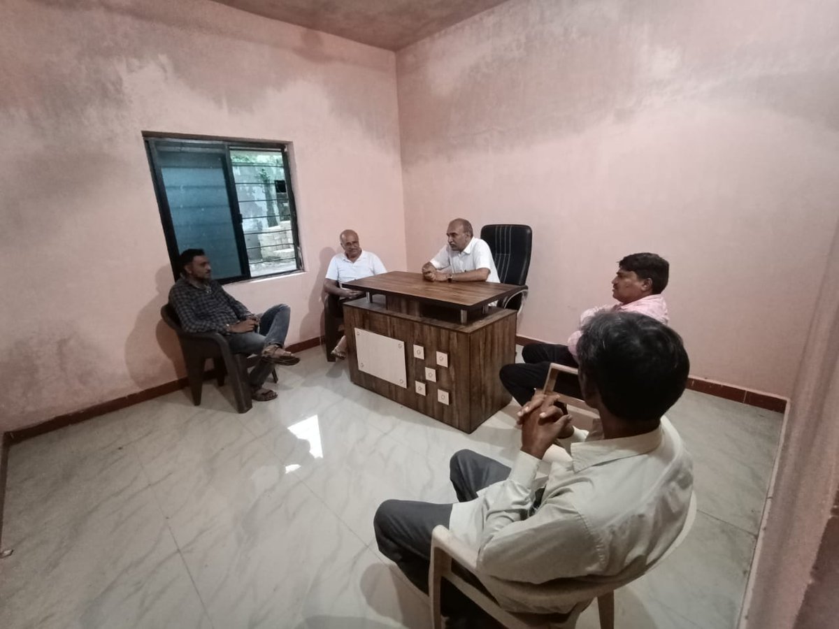 gbkothari's tweet photo. "સેવા એજ સંગઠન"

ઘેડ વિસ્તારના ગામો મોકર, બાપોદર, પાદરડી અને જાંબુ ગામોનો પ્રવાસ કર્યો અને ભારે વરસાદ અને પૂર ની પરિસ્થિતિ અંગે લોકો ને સાવચેત કર્યા તથા અતિવૃષ્ટિ અને પૂર જેવી કુદરતી આફતમાં મદદ મેળવવા માટે ગુજરાત ભાજપાની 24×7 હેલ્પલાઇન અંગે માહિતી આપી.
@CRPaatil @BJP4Gujarat https://t.co/BhvelzDvQo