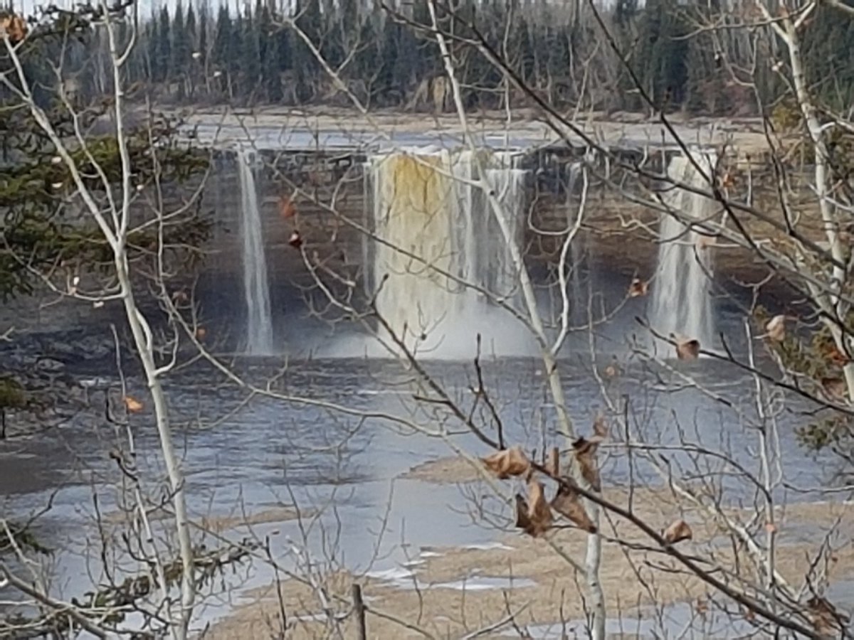 1curtrowe's tweet photo. Hard to believe this is the same waterfall. This photo isn't even close to its highest point. https://t.co/bMfwUPc5ct
