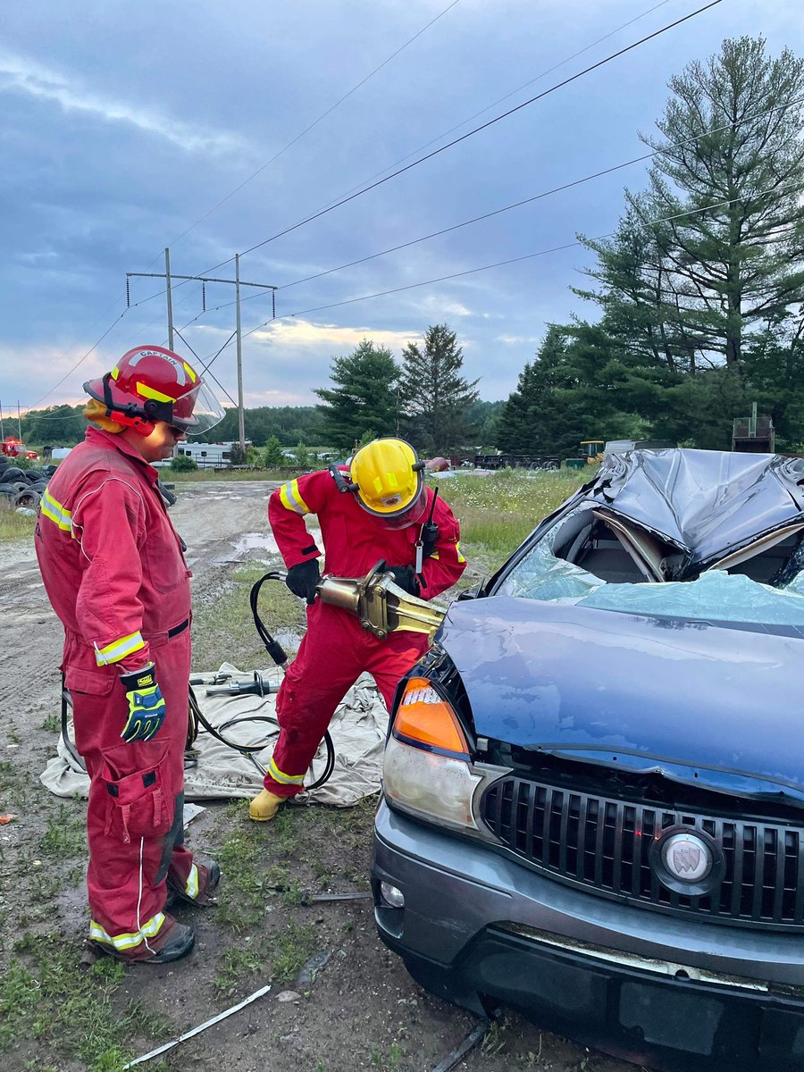 A sneak peek at a typical training scenario with SSRFD. After 3 sessions of auto extrication/motor vehicle accident theory, firefighters got to put their skills to work. If you’d like to learn more about joining our team, email us at fire@sables-spanish.ca