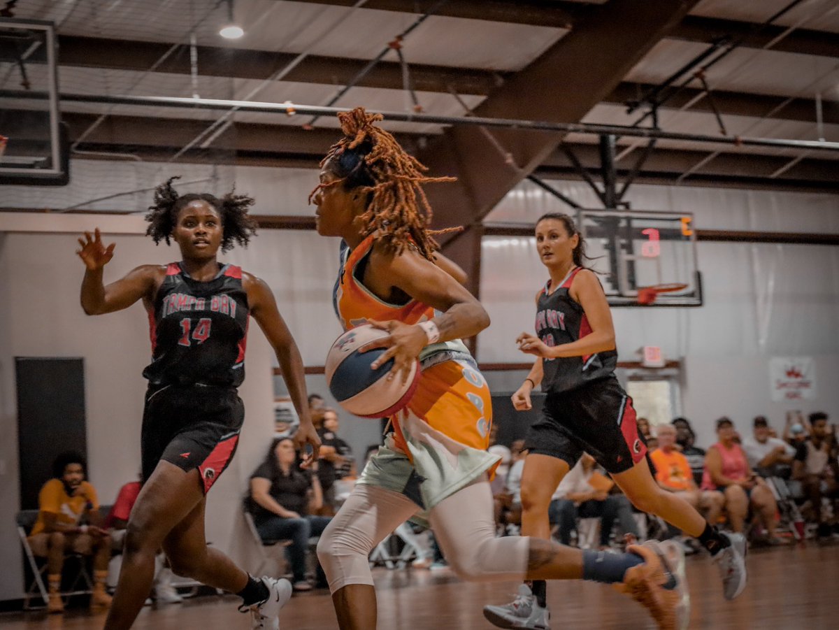 lowlifebree33's tweet photo. Passion is not trying to prove a point, it’s enjoying what you love to do! 🧡💜⛹🏽‍♀️🔑

#JaxForce🧡 #WABA⛹🏽‍♀️ #33✨ #HGT🙏🏾 #LackOfWorries🎈#RIHBigSis🕊 #LLGY🕊 https://t.co/A2vWGL3yys