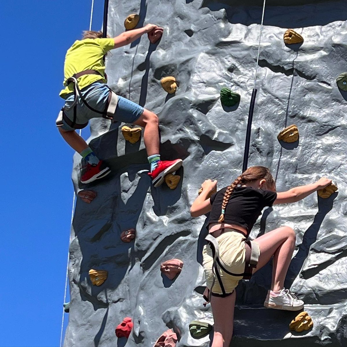 xtremevortex's tweet photo. Summer Fun Days in full swing including this Corporate Fun Day in Milton Keynes with our Rock Climbing Wall, Basketball Challenge, Kerplunk, Crazy Golf and Table Tennis. 

#climbingwall #rockclimbing#crazygolf #basketballchallenge #tabletennis #kerplunk https://t.co/S17xfpy0kk