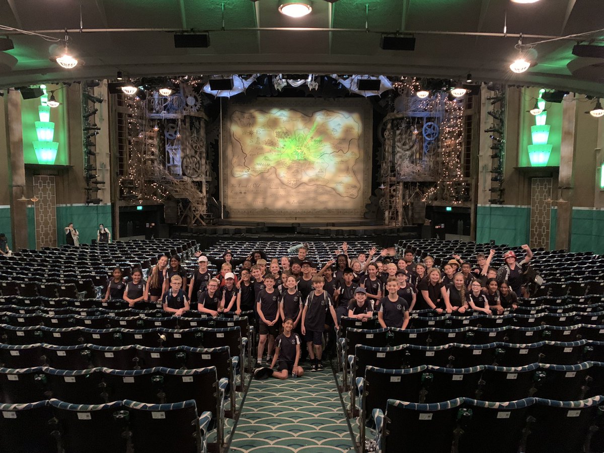A ‘Wicked’ day out at the theatre for our Year 6s