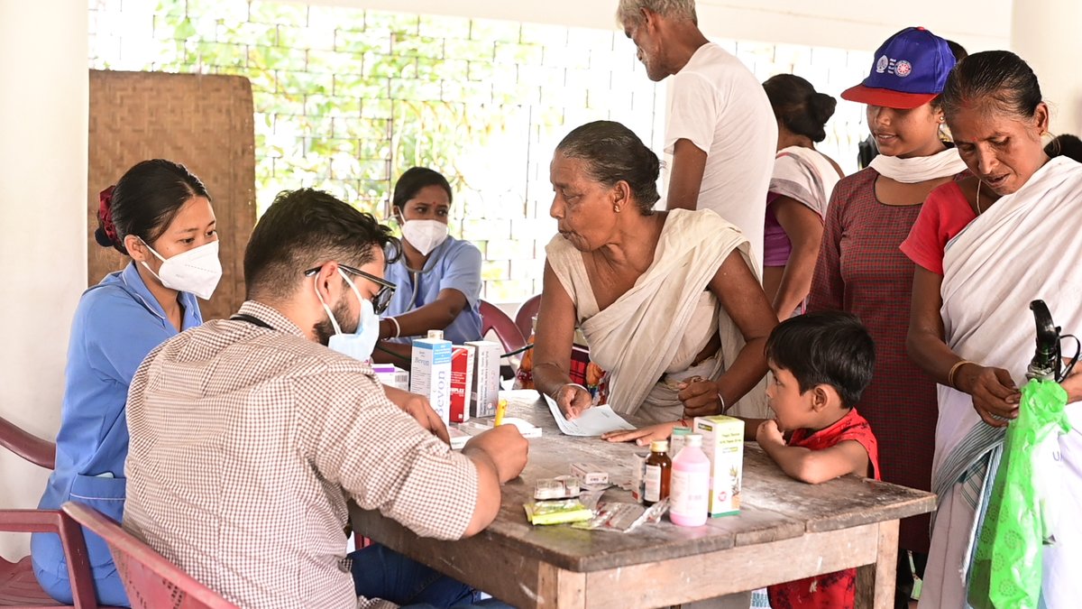 NSS_DC's tweet photo. NSS Unit of Damdama College (Under Gauhati University) in collaboration with Nemcare Hospitals and Hajo Hospital conducted a free heath check and medicine distribution among the people who were affected by the recent flood in Hadala adopted village, Kamrup. @nss_rdguwahati https://t.co/tUI0nJPovt