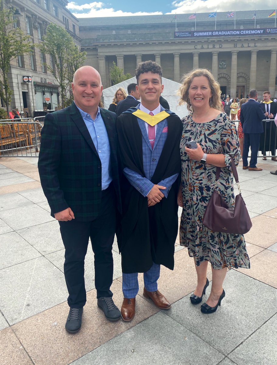 AbertayUni's tweet photo. 🎓 Huge congratulations to the new graduates of the School of Design &amp; Informatics and the School of Business, Law &amp; Social Sciences!

We’d like to wish the Class of 2022 all the best for the future - we know you are going to be superstars! 🌟🙌

#AberYay #BeAbertay https://t.co/lgWpTPpKI1