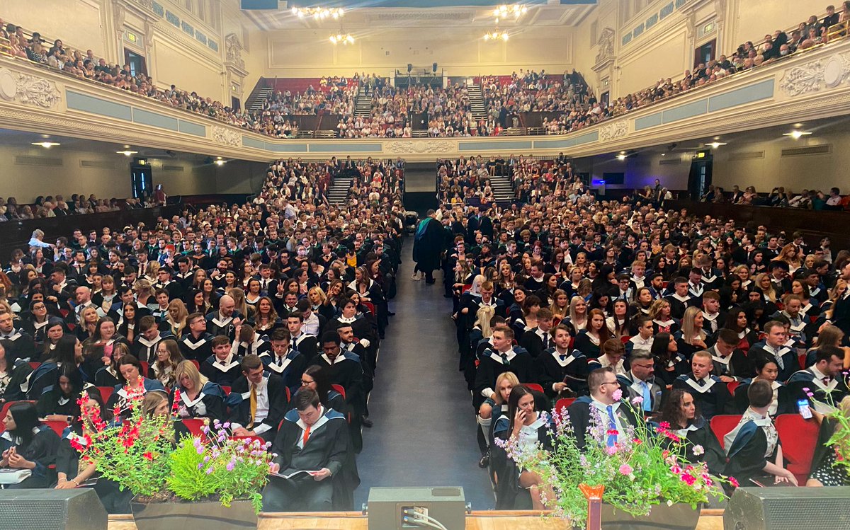 AbertayUni's tweet photo. 🎓 Huge congratulations to the new graduates of the School of Design &amp; Informatics and the School of Business, Law &amp; Social Sciences!

We’d like to wish the Class of 2022 all the best for the future - we know you are going to be superstars! 🌟🙌

#AberYay #BeAbertay https://t.co/lgWpTPpKI1