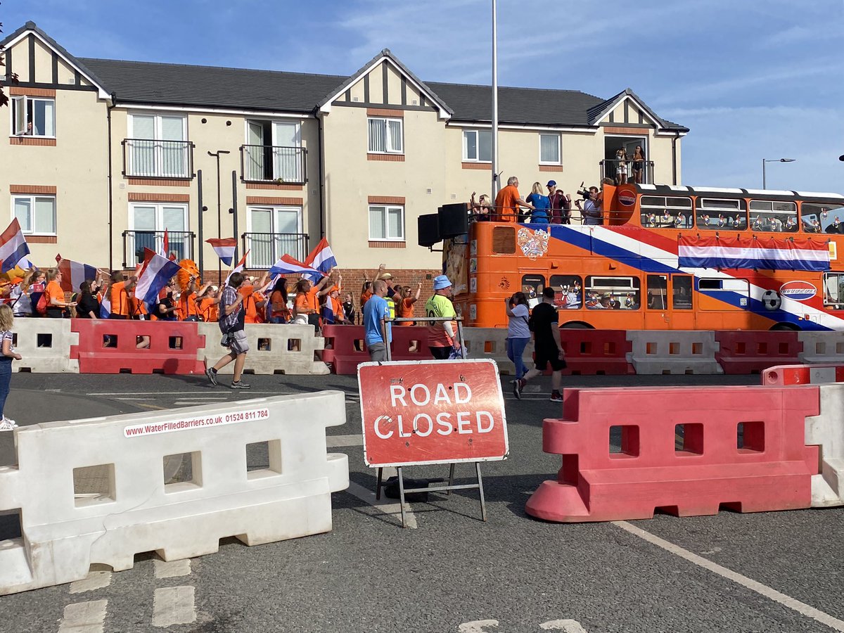 On their way to the stadium.
#nedpor #UEFAWomensEuro2022 #nossport#Leigh