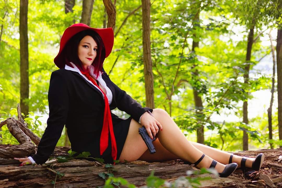 Liz 

Teufelsfrucht: Albtraum-Frucht/Akumu Akumu no Mi 

Durch ihren Ehrgeiz, weiß sie wie sie Kerle herumbekommt: Die Ausnahme ist Clyde, einer der Gründe, warum sie bei ihm bleibt. 

Gespielt wird Liz von Madi